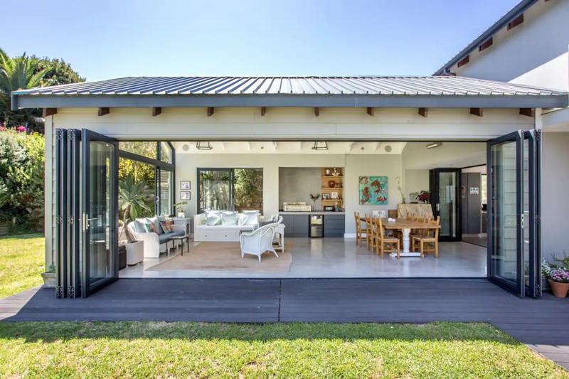 To Let 4 Bedroom Property for Rent in Tarragona Western Cape